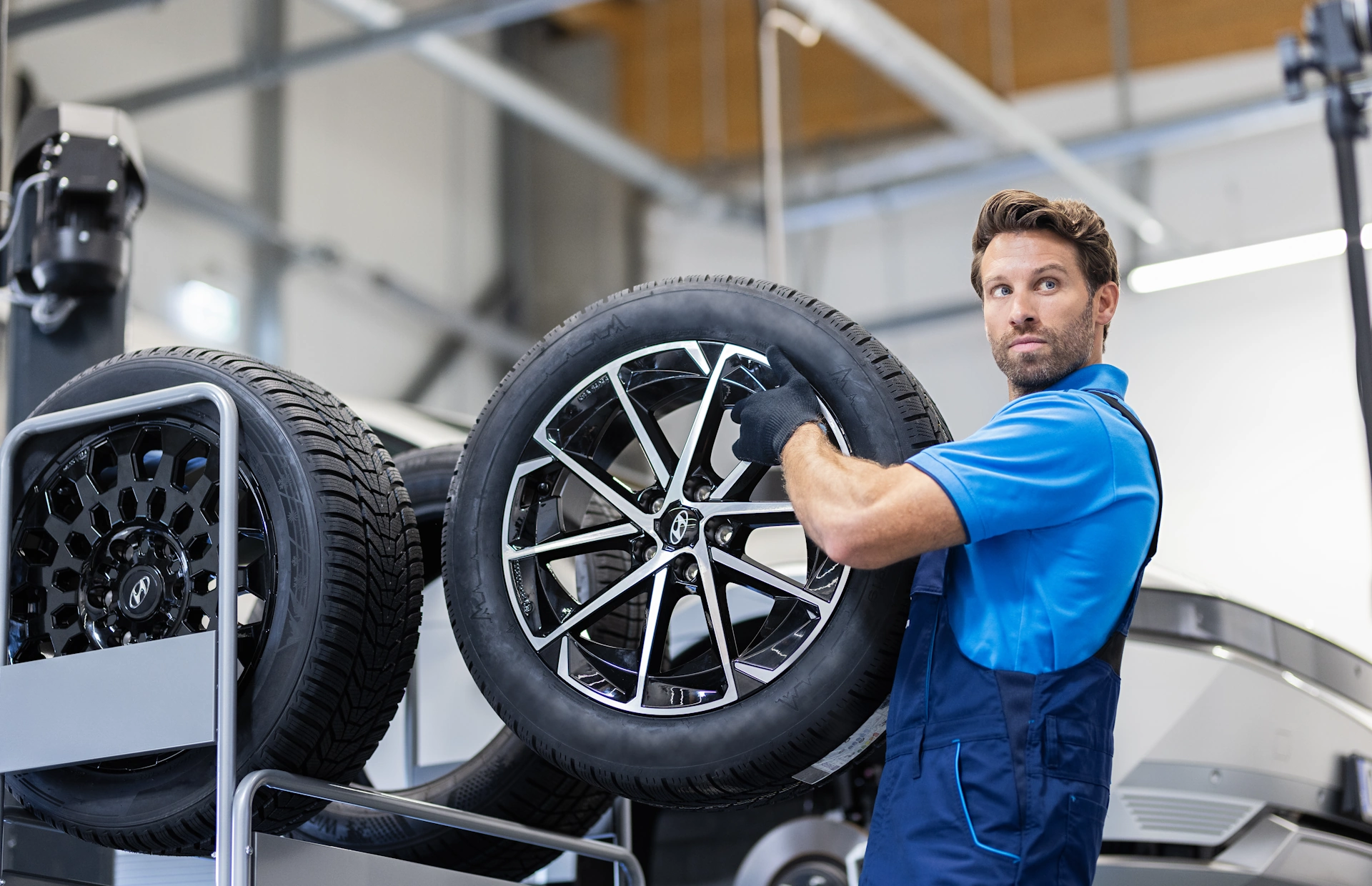 Vaš Hyundai. Vaš servis. Vaša zima. Hyundai zimski setovi kotača - izjena mehaničar